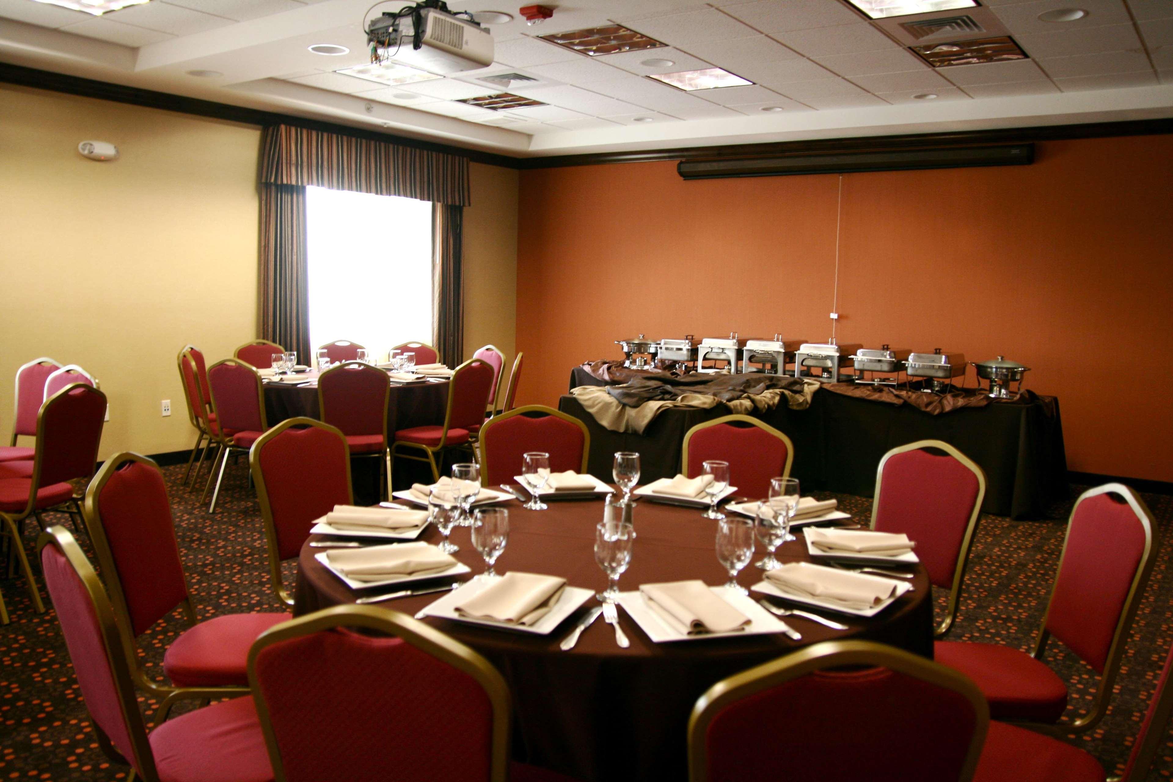 Hampton Inn & Suites Folsom Restoran fotoğraf