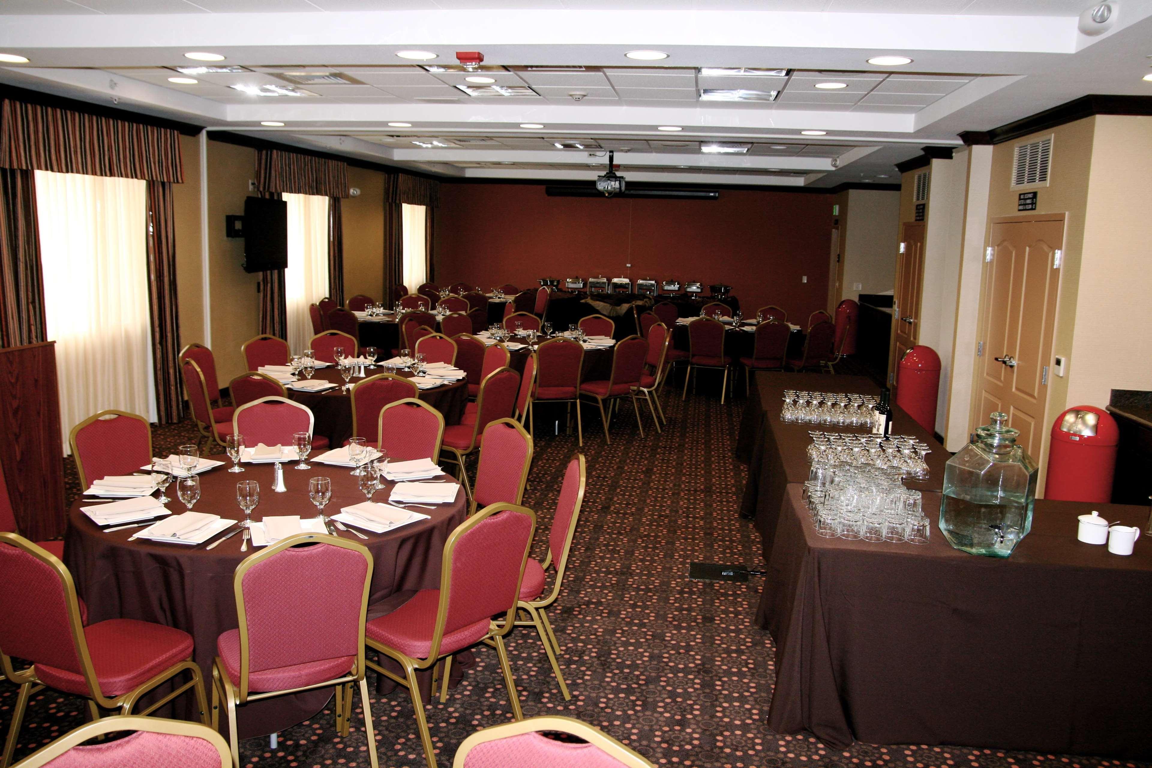 Hampton Inn & Suites Folsom Restoran fotoğraf